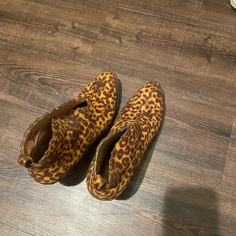 Leopard booties size 8 women. Worn 3 times